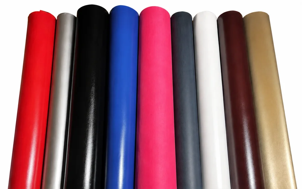Rouleaux de similicuir colorés